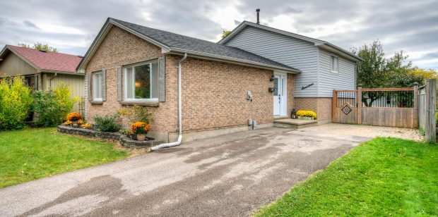 SOLD! White Oaks Backsplit