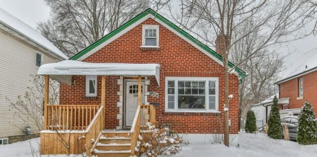 SOLD! East London bungalow. 16 OFFERS!